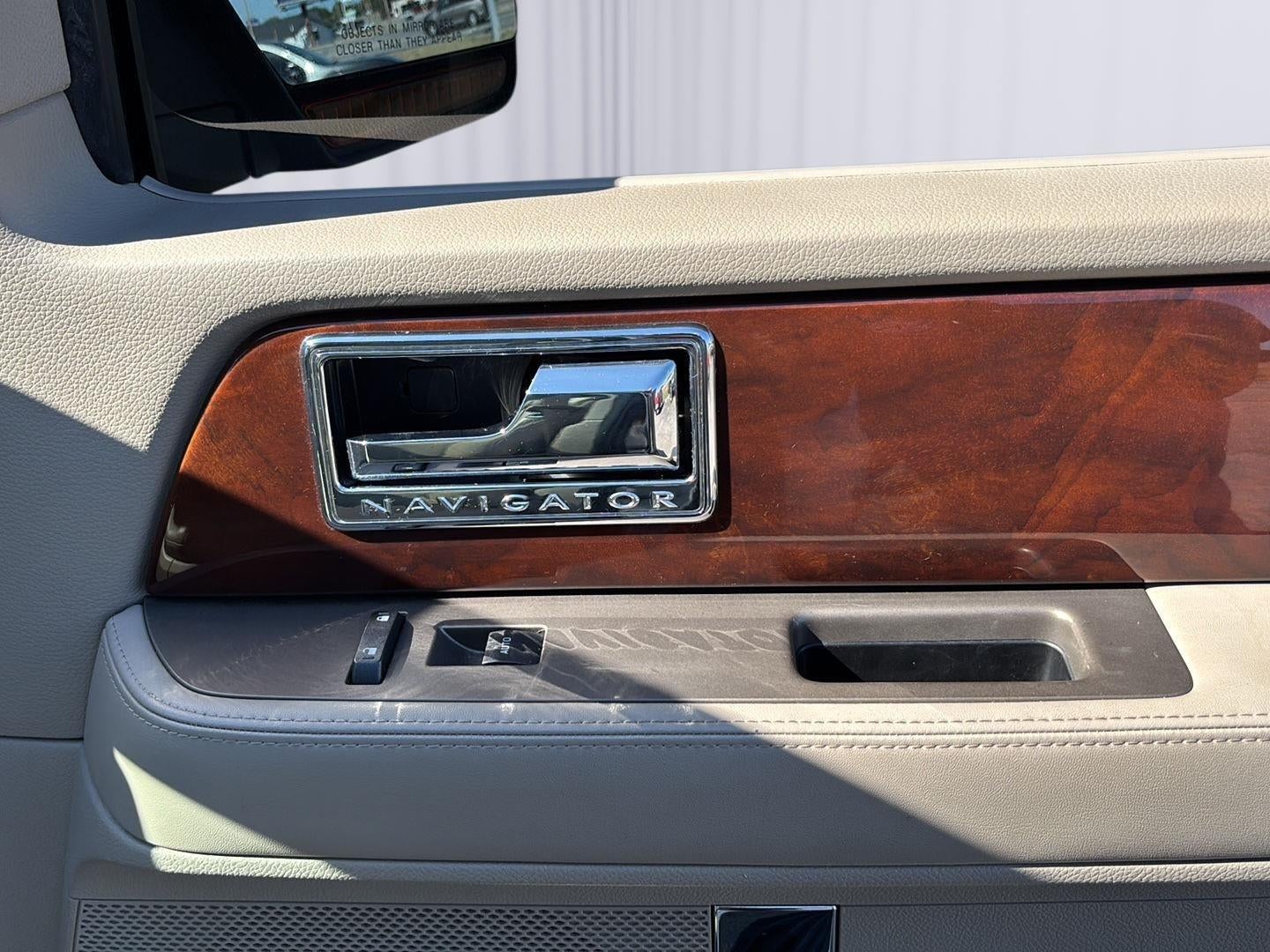 2014 Lincoln Navigator Base