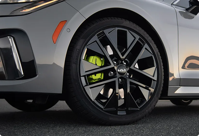 Close-up of a Kia K5 GT wheel fitted with Pirelli P-Zero tires