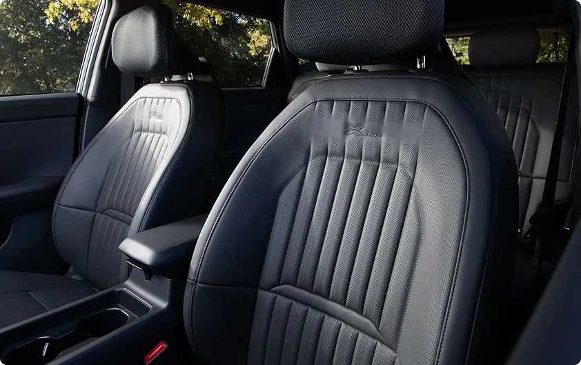 Seltos front seats in dark quilted upholstery, seen from the passenger door