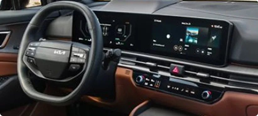 Sportage Plug-in Hybrid dual panoramic display and steering wheel with a desert view ahead