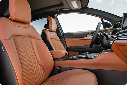 Sportage Plug-in Hybrid front seats in tan leather