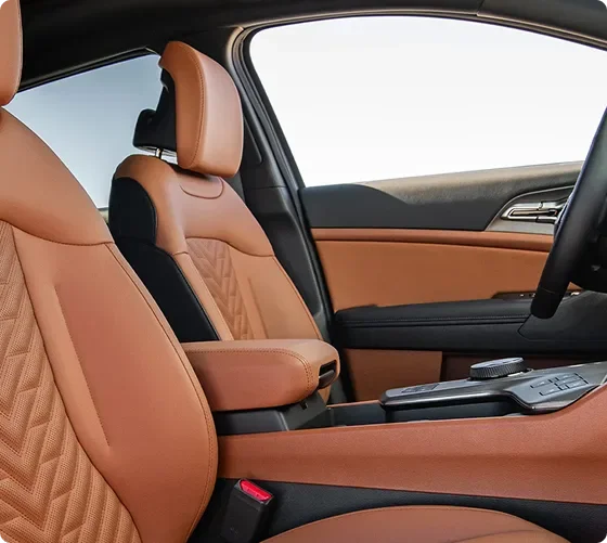 Sportage Plug-in Hybrid front cabin with tan leather seats and a modern dashboard